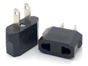 Adaptador universal con protector, blanco, 7.5 cm alto x 5 cm ancho, entrada Adaptador europeo a ame