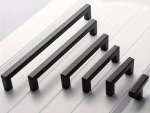 Halador para mueble, perfil 1.2 × 1.2 cm, 12.8 cm entre centros. Halador para mueble, perfil 1.2 × 1